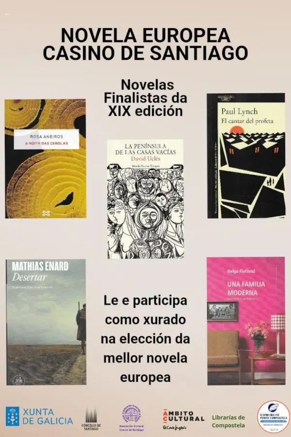 Cubiertas de las cinco novelas finalistas del XIX Premio Novela Europea Casino de Santiago, dispuestas en una estantería.