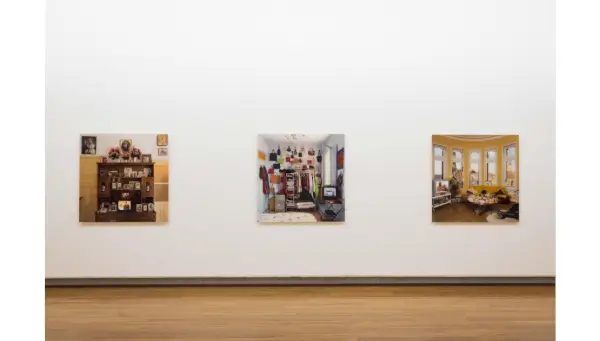 Una obra de arte contemporáneo abstracta o figurativa que represente la conexión entre el individuo y la sociedad.