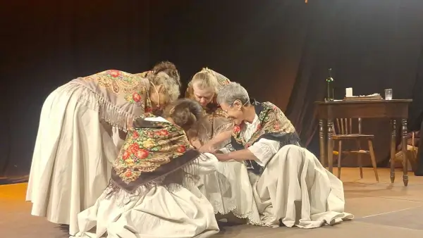 Retrato de Rosalía de Castro, la célebre escritora gallega, en una representación teatral.