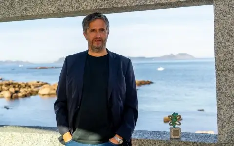 El escritor Alberto Lema presenta "A boca do río" en NUMAX
